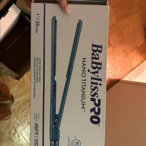 BABYLISS PRO Nano Titanium Ultra-Thin
Straightening Iron flat iron